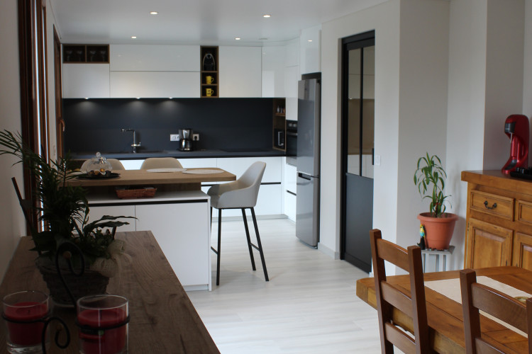 vue salle a manger et cuisine