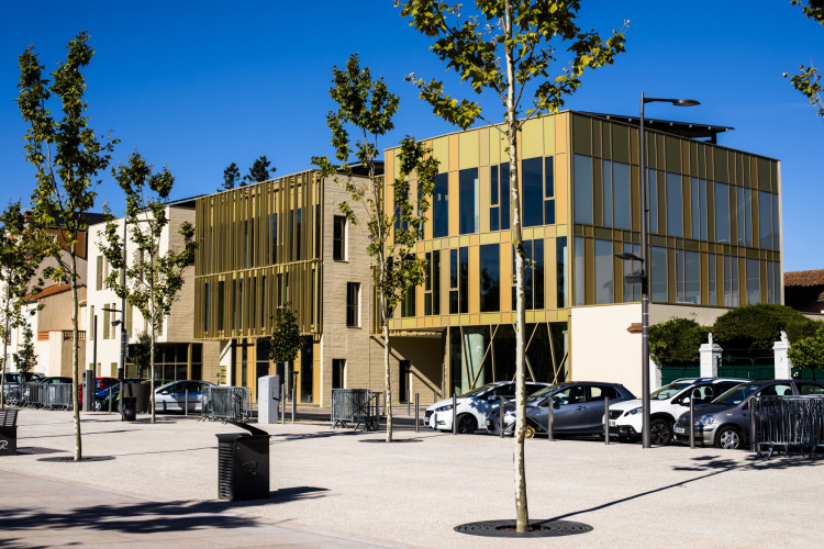 Immeuble 1 en 3 - Office de tourisme et bureaux médicaux