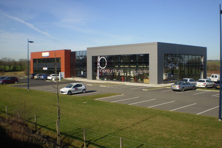 SCI DES MONTRONS - SHOW-ROOM - ENTREPOTS ET BUREAUX