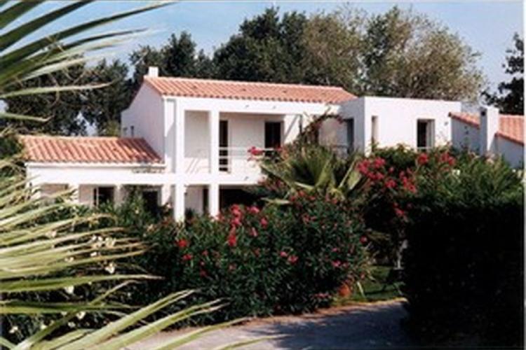 MAISON EN L