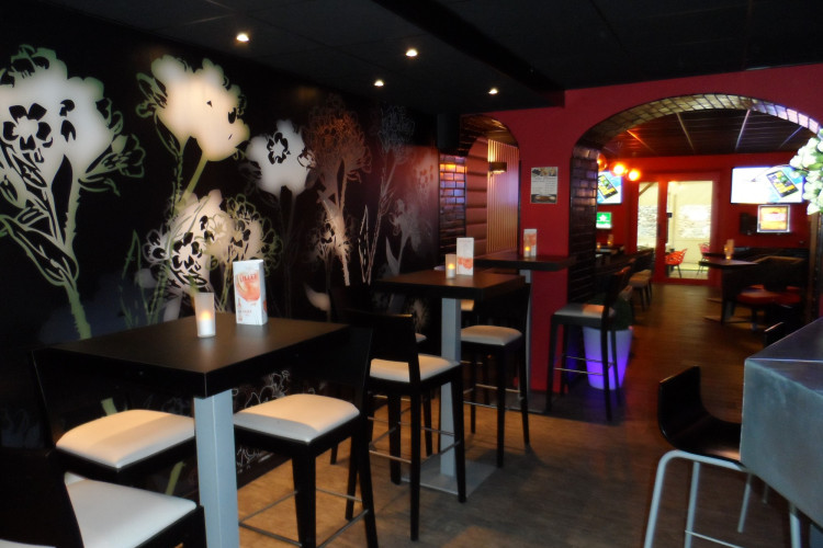 Rénovation et aménagement d'un bar en plein centre ville de Bressuire.