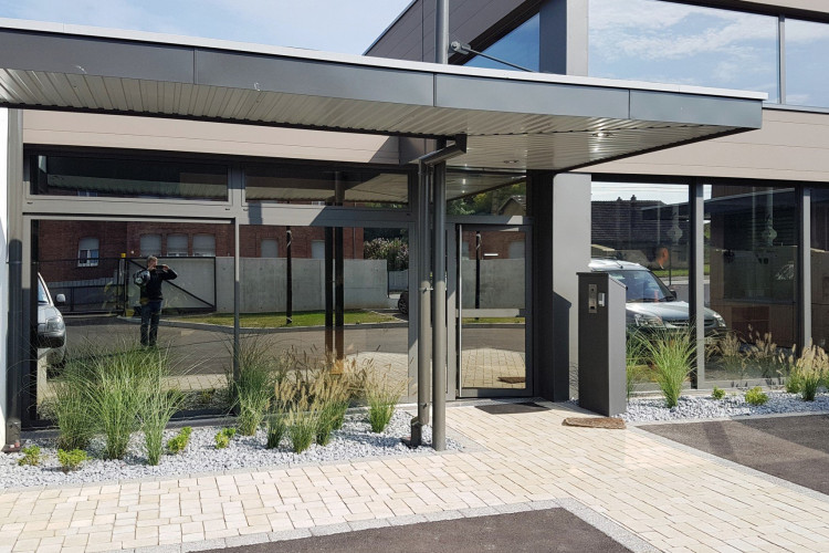Batiment tertiaire (Ateliers de production et bureaux)