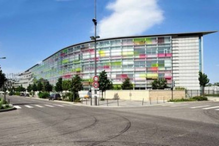 Laboratoires pharmaceutiques HQE Genzyme