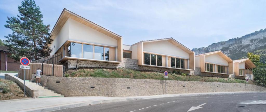 École Paul Bayrou, école passive à Saint-Antonin-Noble-Val