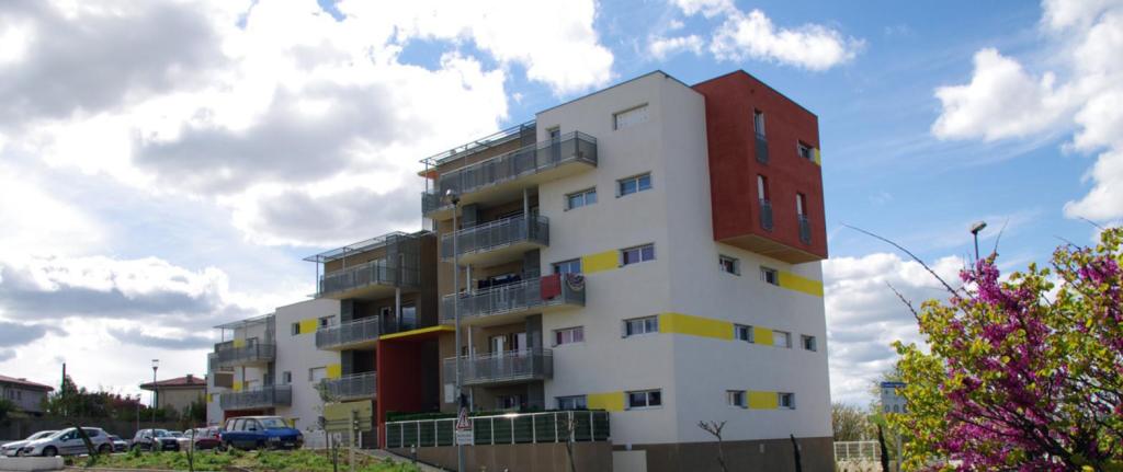 La résidence et ses volumes colorés