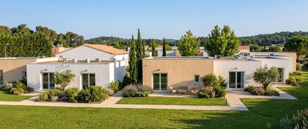 Vue des logements et jardins paysagers