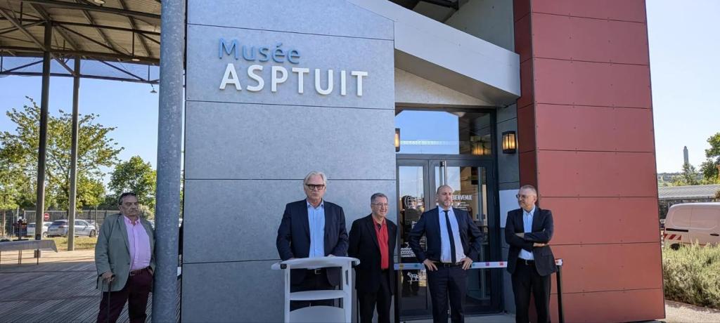 Façade d'entrée du Musée ASPTUIT, jour d'inauguration