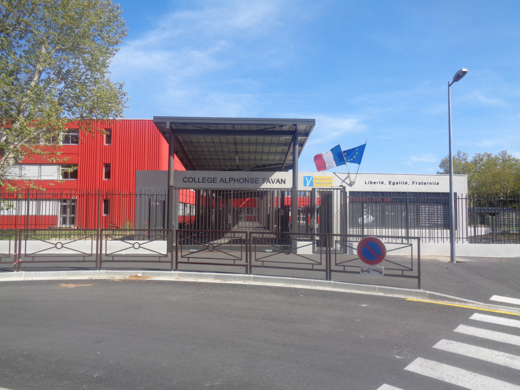 Requalification de l’entrée principale du Collège Alphonse TAVAN à Montfavet