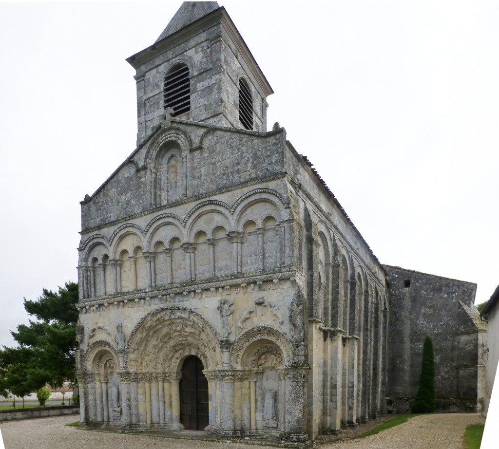 Restauration de l'église romane de Chadenac.