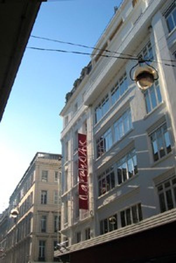Galeries Lafayette, dernier grand magasin de la rue Saint-Ferréol, Marseille
