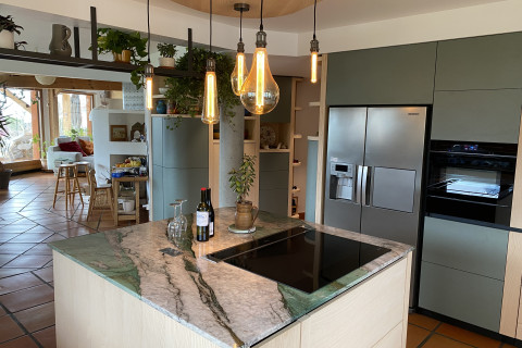 ilot cuisine et suspension luminaire