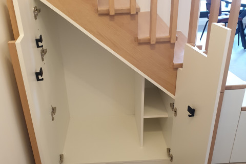 AGENCEMENT SOUS ESCALIER BOIS