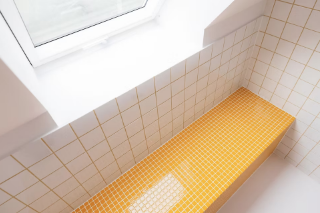 petit espace, grand confort et couleurs vives