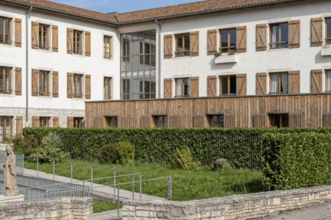 EHPAD d'Ercé : rénovation du bâti ancien et bardage bois