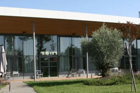 EHPAD Résidence Edelweiss, façade et terrasse sur jardin