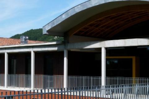 EHPAD Valpré, auvent d'entrée en bois cintré