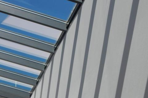 Détail de la verrière et du bardage