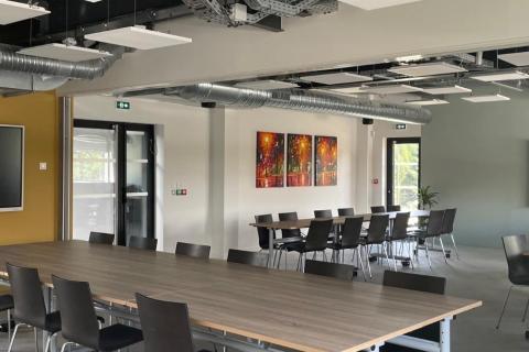 Espaces de réunion modulables et lumineux