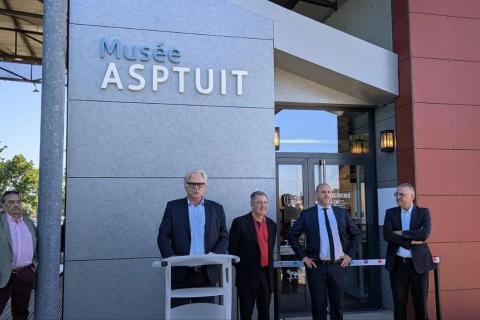 Façade d'entrée du Musée ASPTUIT, jour d'inauguration