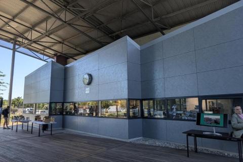 Le musée sous l'auvent du dépôt de bus Tisséo
