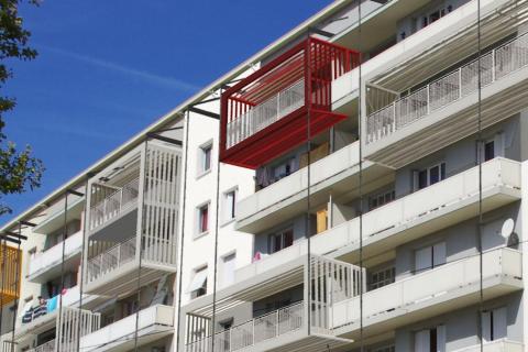 Résidence Hoche, balcons ajourés colorés en façade sud