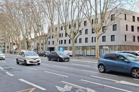 L'immeuble le long du boulevard Lascrosses