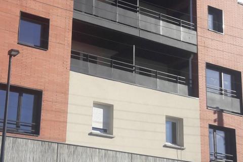 Résidences Gonin, façade brique et balcons