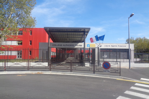Requalification de l’entrée principale du Collège Alphonse TAVAN à Montfavet