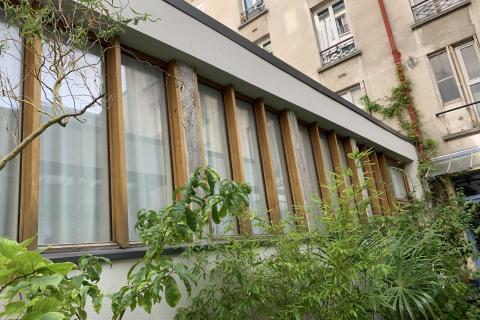 Photo de la facade avec le béton brut