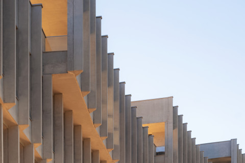 la façade forme une cascade