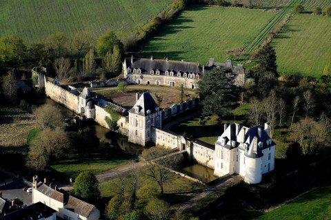 Construction de deux bâtiments d'accueil face au château de Selles-sur-Cher.