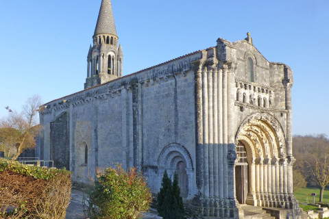 Restauration de l'église romane de Fenioux
