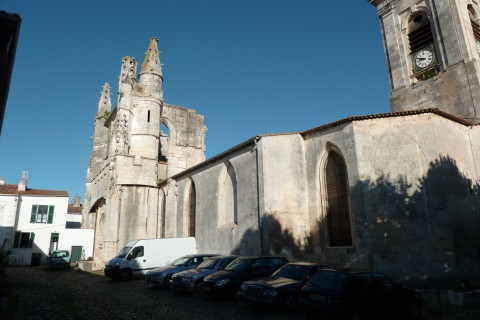 Restauration des couvertures de l'église de Saint-Martin-de-Ré.