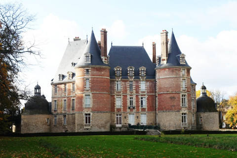 Restauration des couvertures du château de La Motte à Château-Renard.