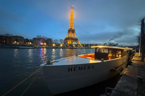 Bateau HEMERA à quai - Port Debilly - Vue Tour Eiffel
