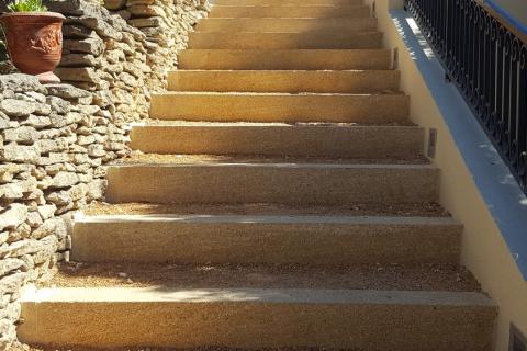 Escalier pierre de Vers