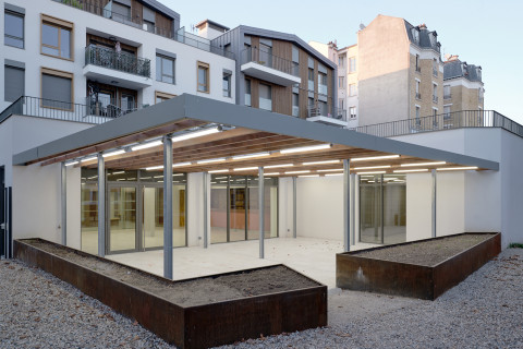 vue sur la terrasse du restaurant en coeur d'ilot