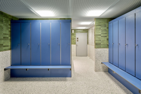 les vestiaires du club house