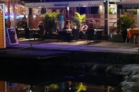 Bar lounge BLUBERRY5 sur le mole portuaire de la Marina de Pointe a Pitre