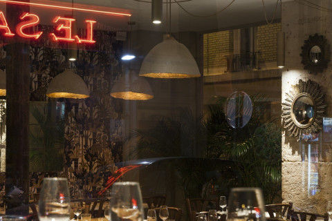 Noun - Restaurant d’angle de 45m2 à Paris dans le 18ème