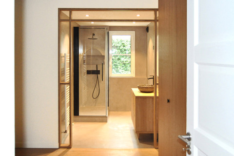 Salla de bain avec une verrière bois 