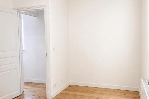 Vue intérieure d'une chambre restaurée