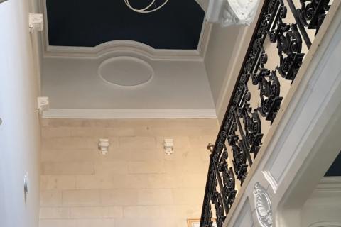 Hall escalier principal restauré et sécurisé -mis en couleur