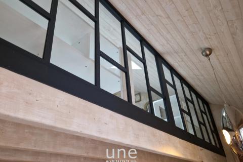 Verrière bois intérieure ouverte sur volume double hauteur