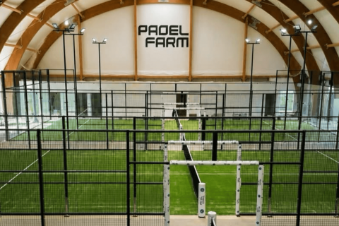 Terrain de padel couvert