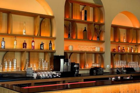Le bar du restaurant La Farm