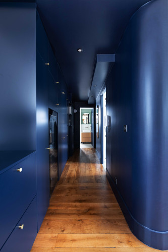 Couloir bleu nuit