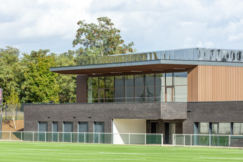 Salle polyvalente et terrain de rugby à Chevilly-Larue