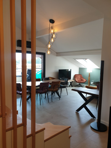 VUE ESCALIER ET SALON