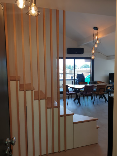 RANGEMENT SOUS ESCALIER